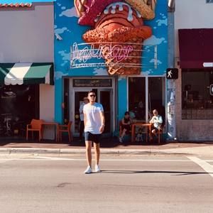 Meet your Posher, Wallace